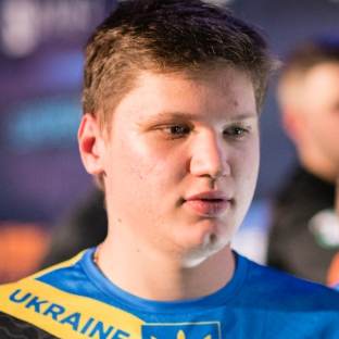 headtr1ck晒与s1mple合照祝贺其回归