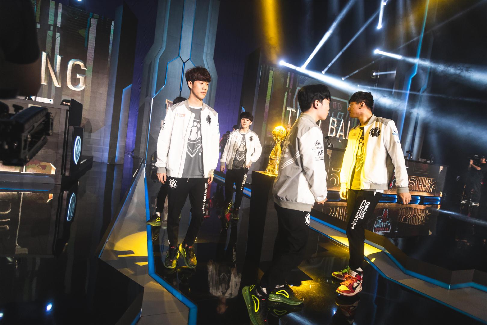 保底四强仍在延续！T1成功横扫TES进入S14全球总决赛半决赛